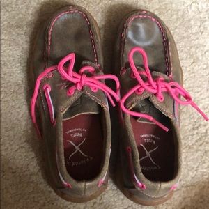 Girls twisted X shoes